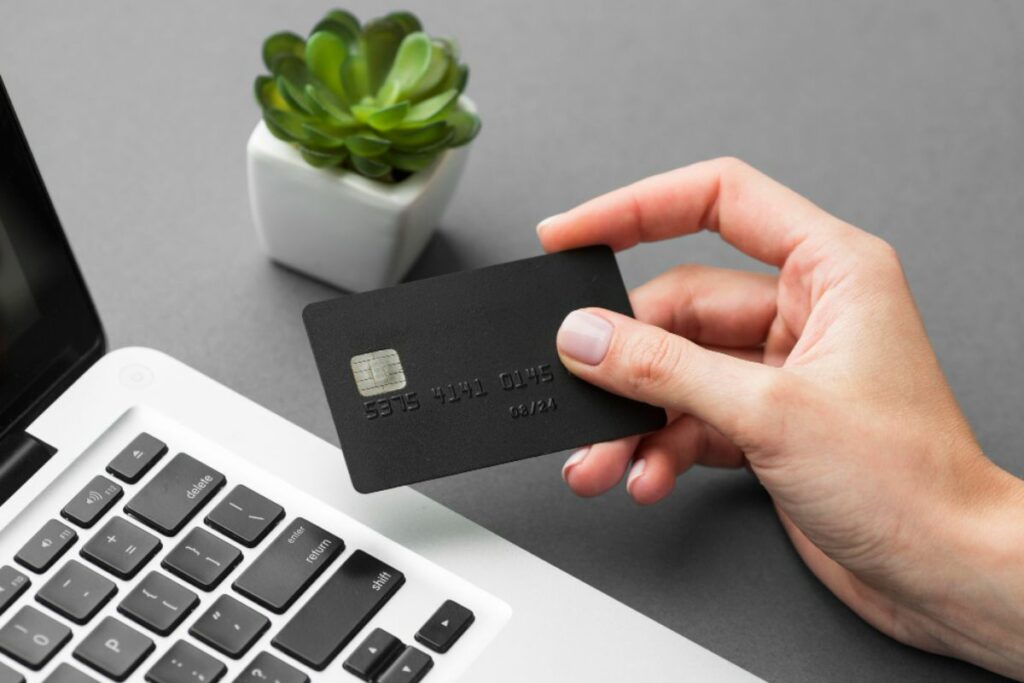 Do Savings Accounts Come With a Debit Card?