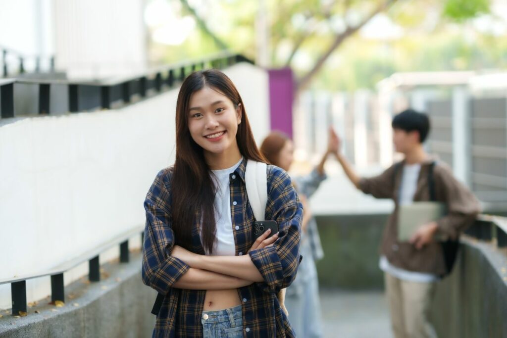 Why Students Should Get a Savings Account with a Debit Card